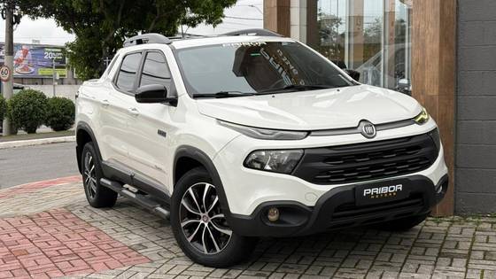 FIAT TORO 2.0 16V TURBO DIESEL ULTRA 4WD AT9 FIAT TORO 2.0 16V TURBO DIESEL ULTRA 4WD AT9